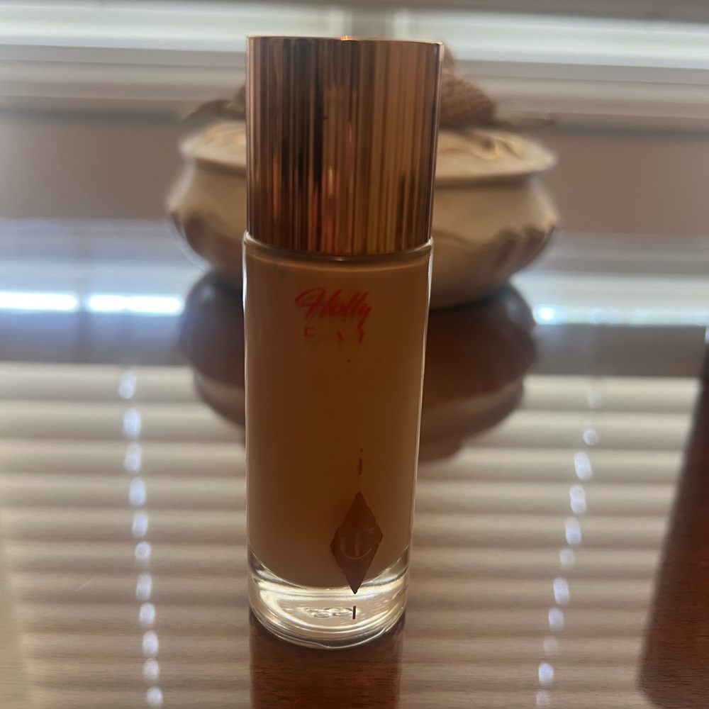 Charlotte Tilbury Flawless Filter 4.5
medium